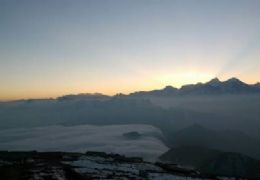 在这个春天里，给自己建一所房子，面朝大山，春暖花开