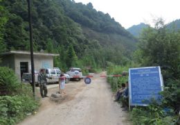 三合乡双林村再设一道交通安全管制点,禁止车辆上山